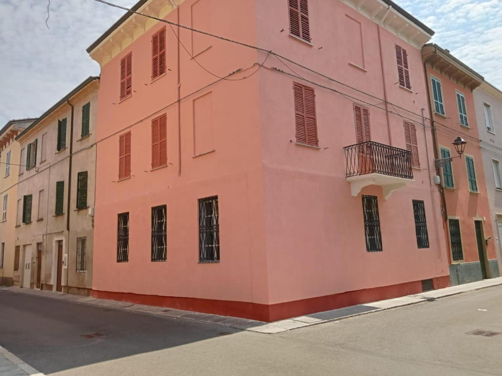 Fiore Apartments Fiorenzuola dʼArda المظهر الخارجي الصورة